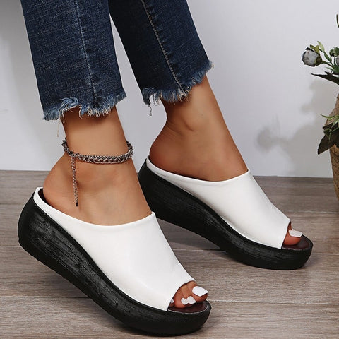 Melbourne Mode’s Eline – Leather Orthopedic Sandals