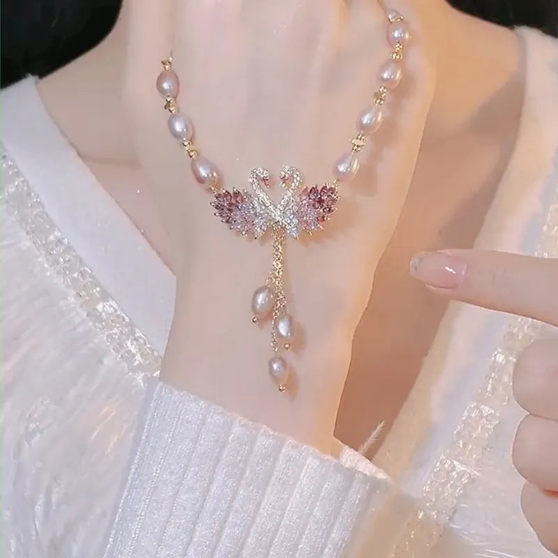 		Swan Love Charming Pendant Necklace	
