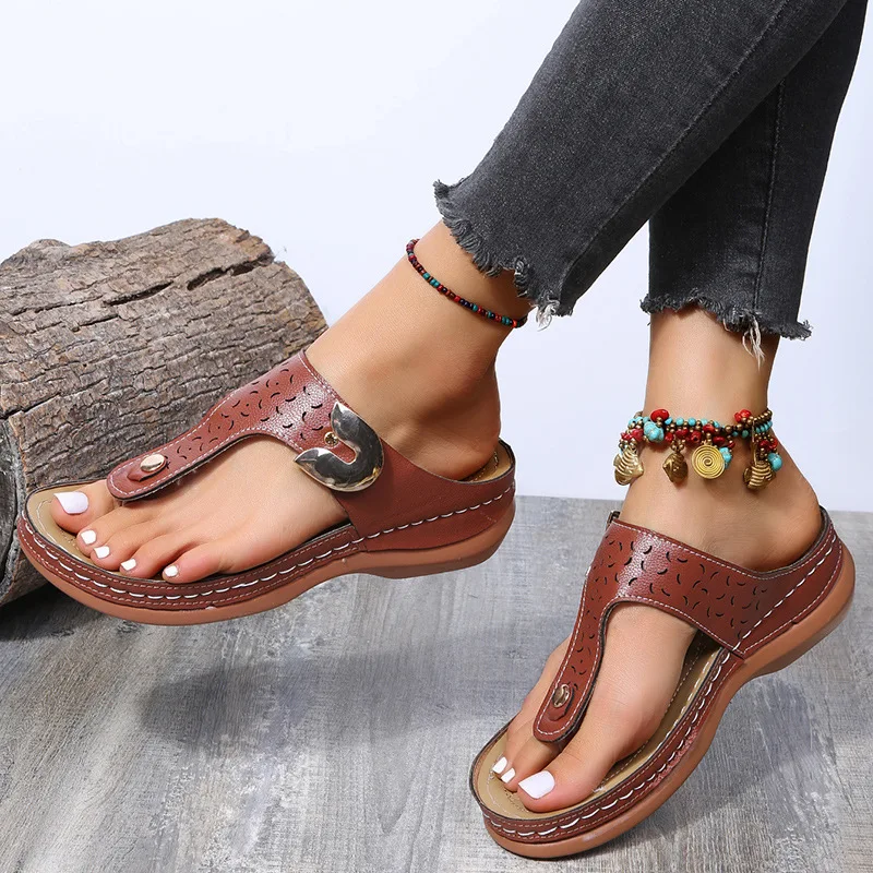 2024 Summer New Women’s Metal Decor Feature Pattern Wedge Flip-flops