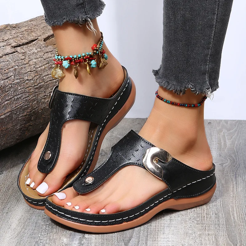 2024 Summer New Women’s Metal Decor Feature Pattern Wedge Flip-flops