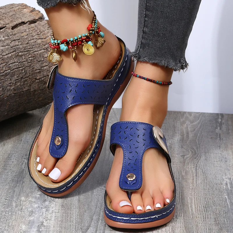 2024 Summer New Women’s Metal Decor Feature Pattern Wedge Flip-flops