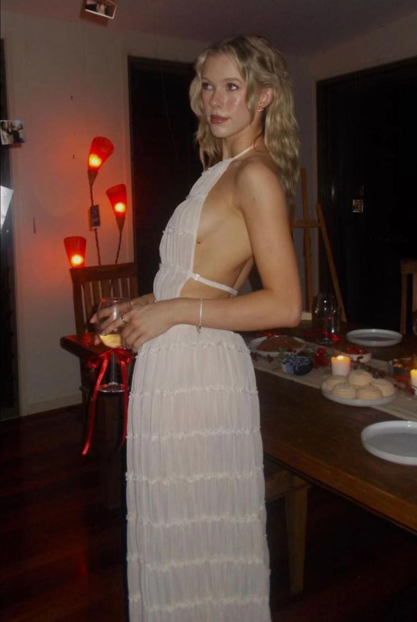 Halterneck Backless Pleated Tiered Skirt Two-piece Set