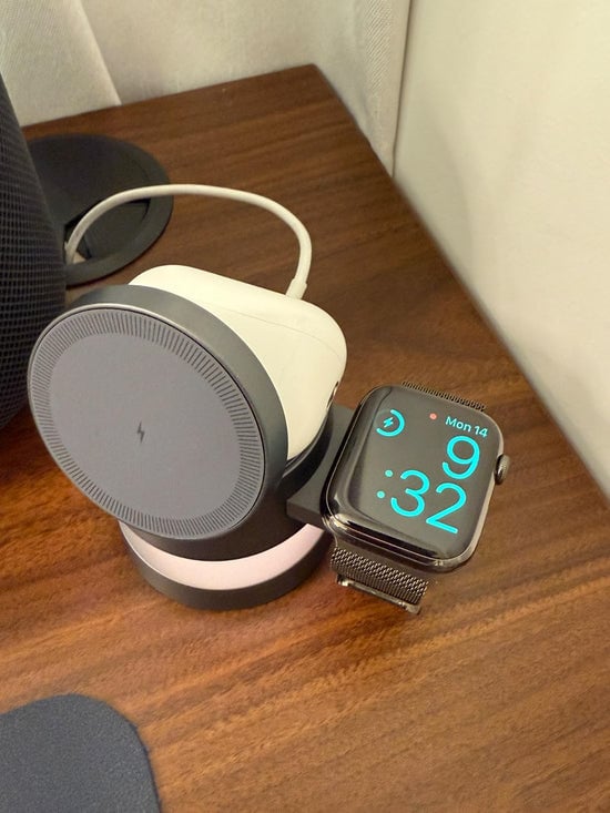 Alpohub® Magdock Pro 4-in-1 Charging Station