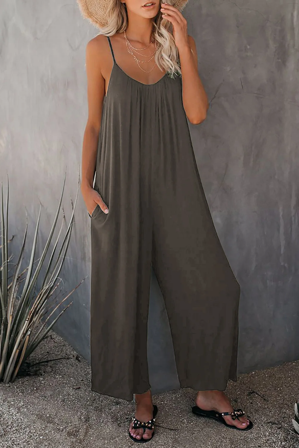 Womens Sleeveless Jumpsuit - V-neck, Pockets, Casual Knit - Moda Me