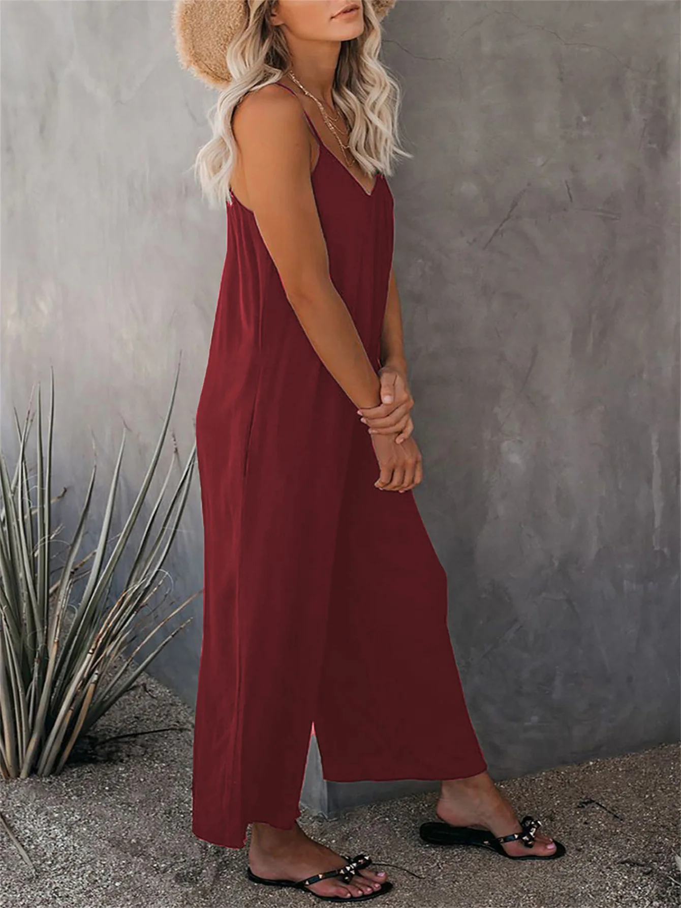 Womens Sleeveless Jumpsuit - V-neck, Pockets, Casual Knit - Moda Me