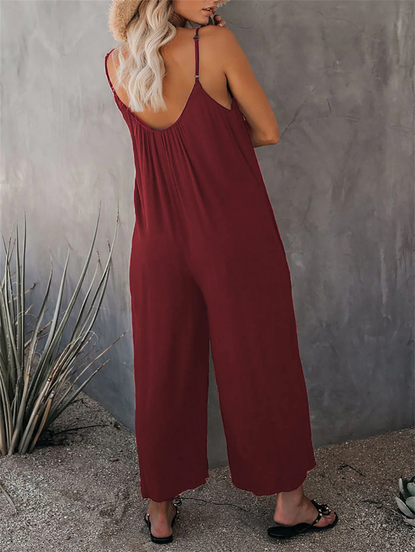 Womens Sleeveless Jumpsuit - V-neck, Pockets, Casual Knit - Moda Me