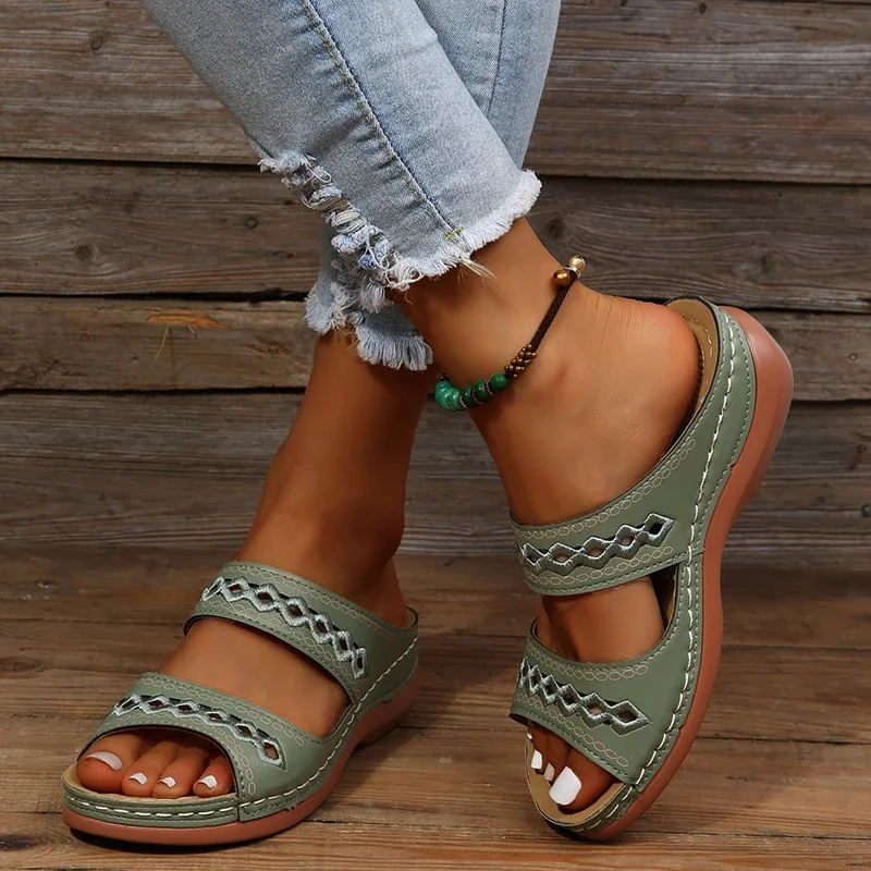 Ladies Cutout Flat Casual Slippers
