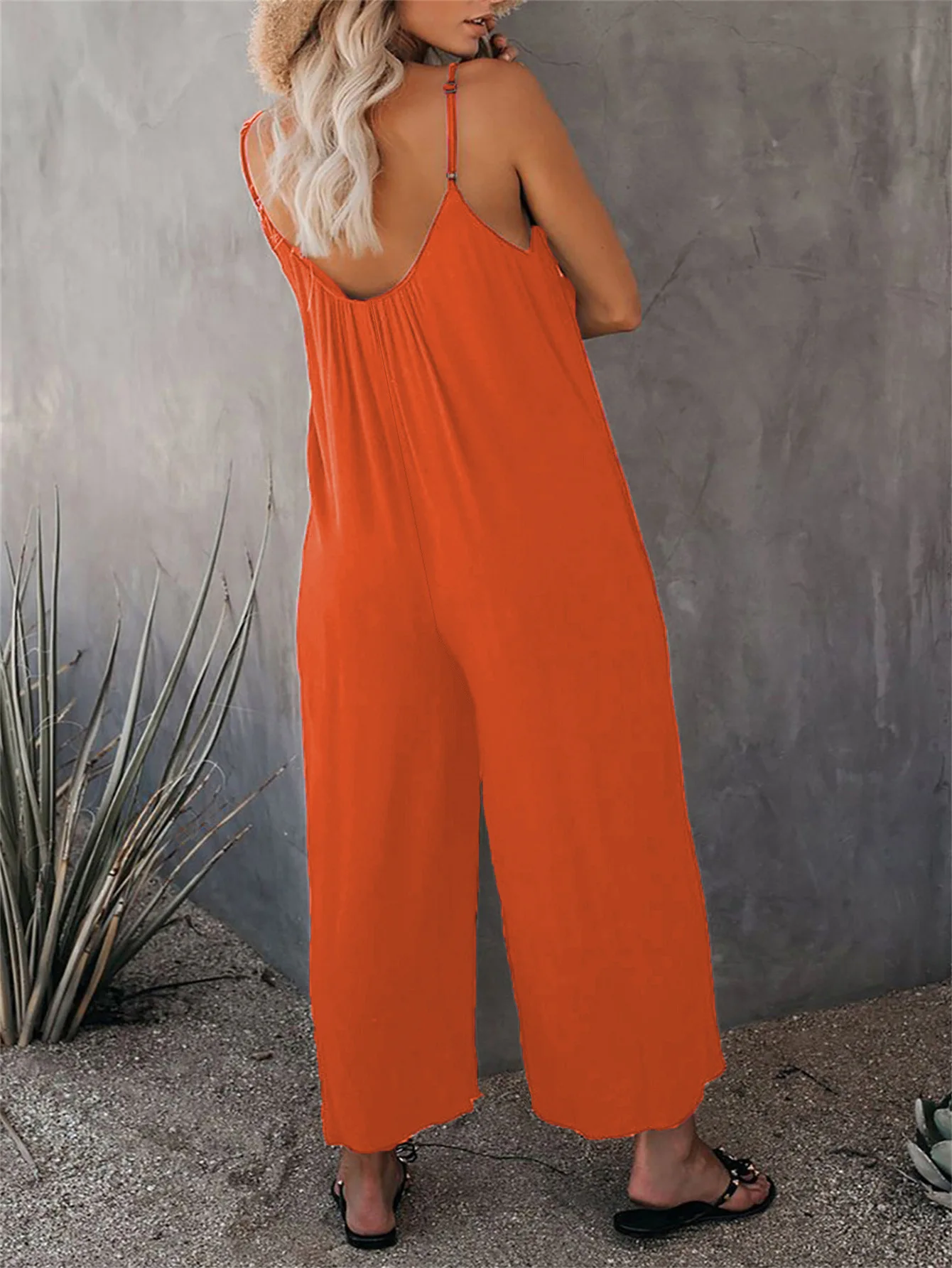 Womens Sleeveless Jumpsuit - V-neck, Pockets, Casual Knit - Moda Me