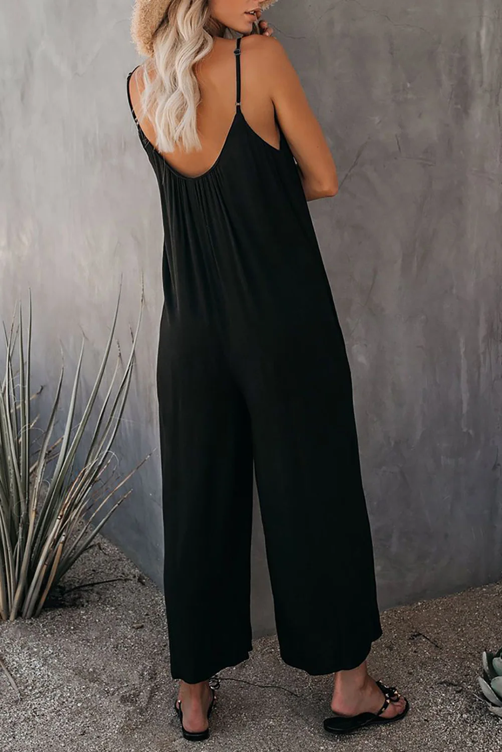 Womens Sleeveless Jumpsuit - V-neck, Pockets, Casual Knit - Moda Me