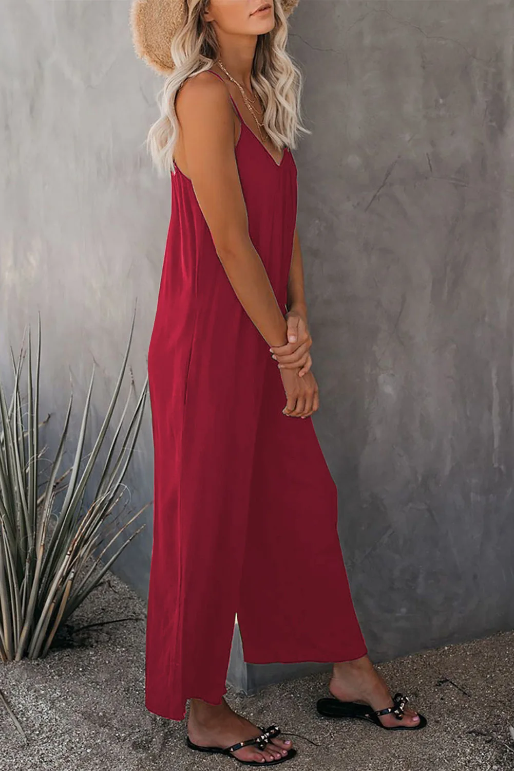 Womens Sleeveless Jumpsuit - V-neck, Pockets, Casual Knit - Moda Me