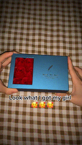 Lucky Heart Necklace With Six Roses