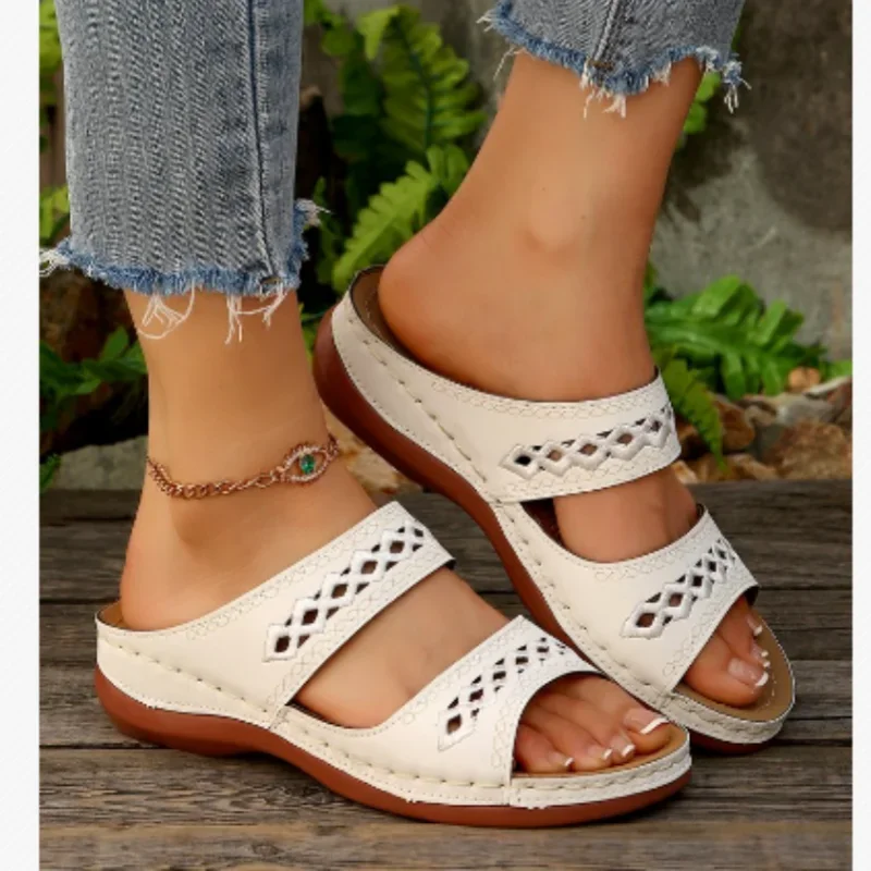 Ladies Cutout Flat Casual Slippers