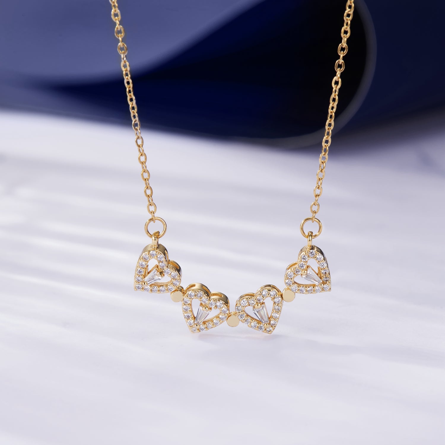 Lucky Heart Necklace With Six Roses