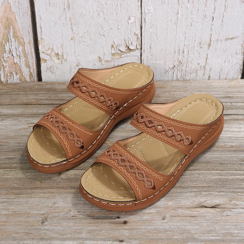 Ladies Cutout Flat Casual Slippers