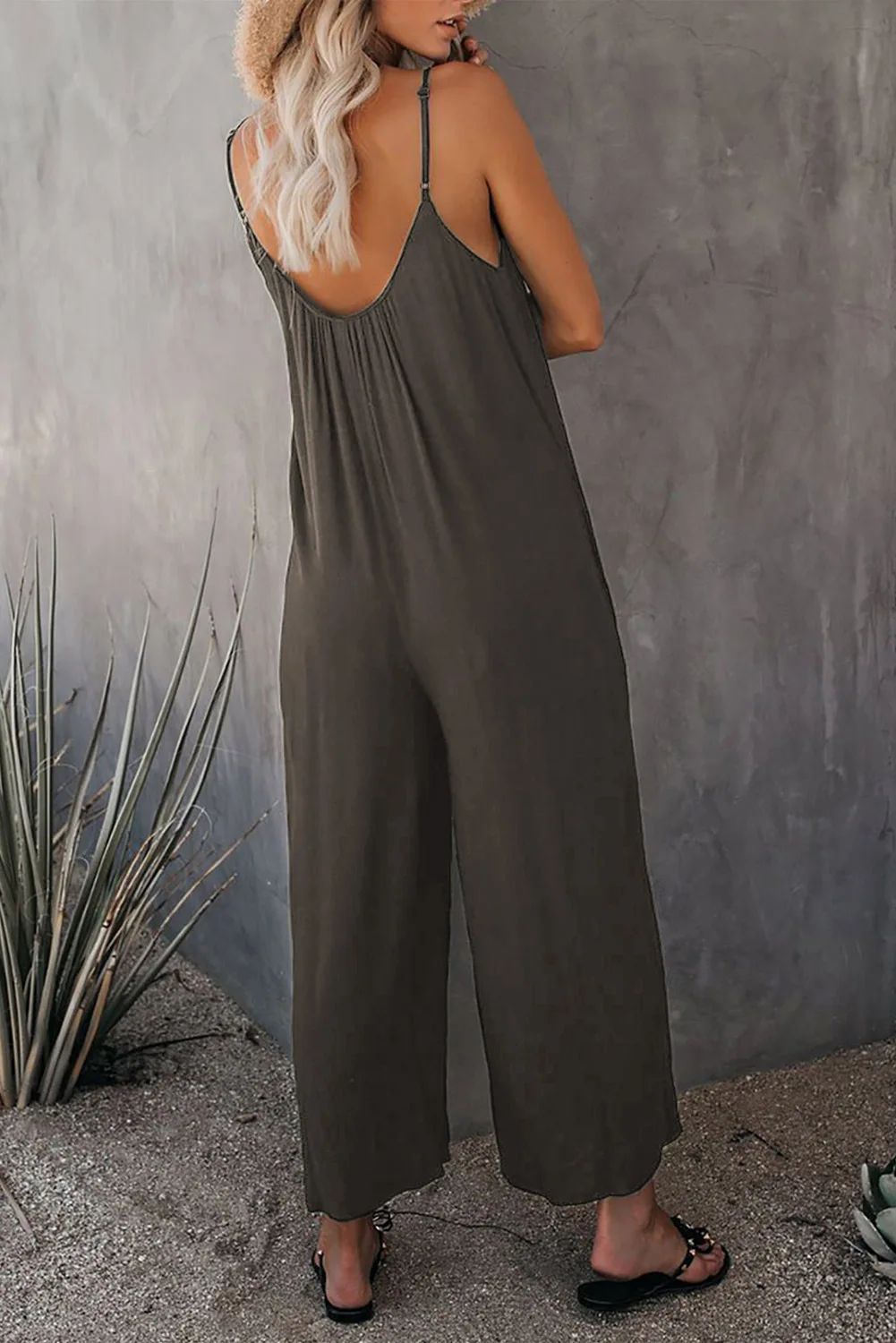 Womens Sleeveless Jumpsuit - V-neck, Pockets, Casual Knit - Moda Me